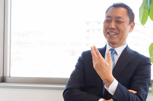 デジタルコミュニケーション株式会社　代表取締役　海山智